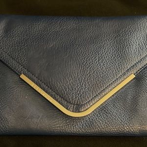 Bebe clutch